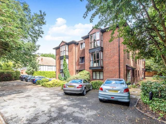 Flat for rent in Ashley Park, Surrey