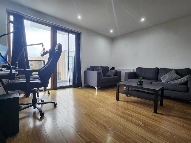 Apartment for rent in Roding Riverside, Greater London