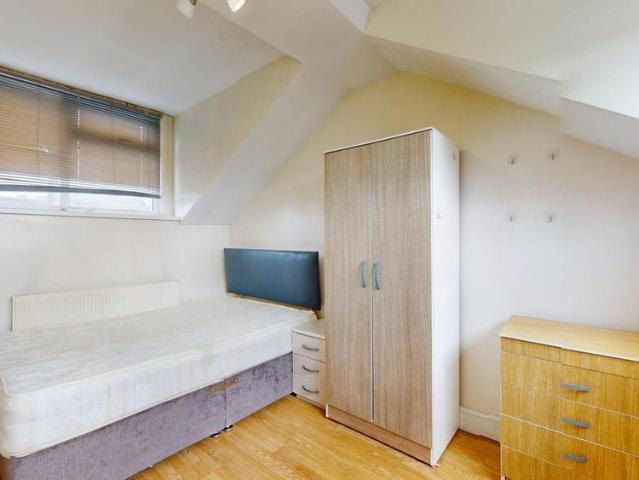 Apartment for rent in London Borough of Ealing, Park Royal