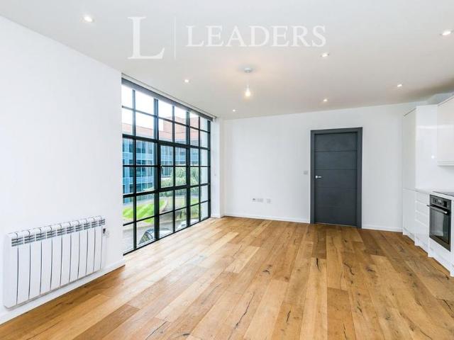 Apartment for rent in Holloway Hill, Fole