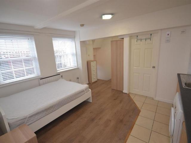 Apartment for rent in Norbiton, Greater London