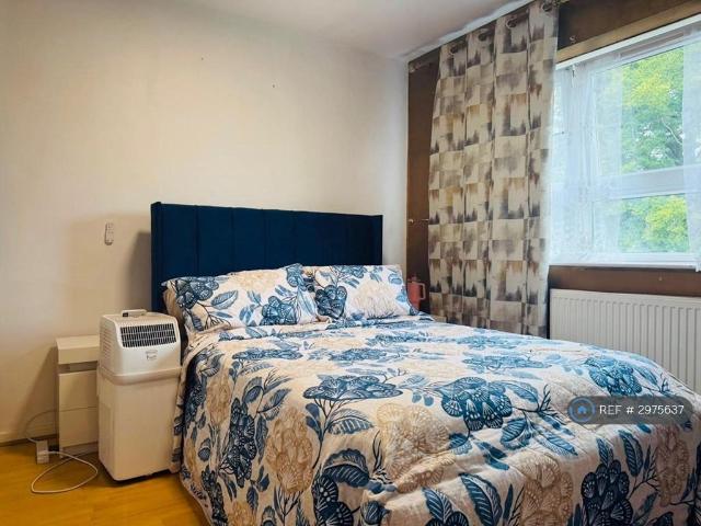 Flat for rent in Thames View, Greater London