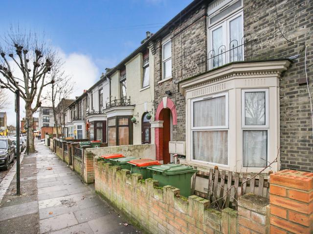 Apartment for rent in Plashet, Greater London