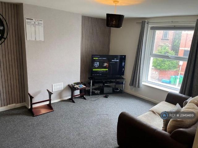 Apartment for rent in Wardle, Burnedge
