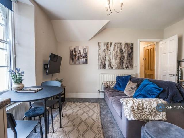 Apartment for rent in Upton, Torquay