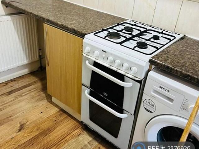 Flat for rent in Plashet, Greater London