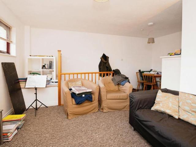 Apartment for rent in Newtown, Falcon Lodge