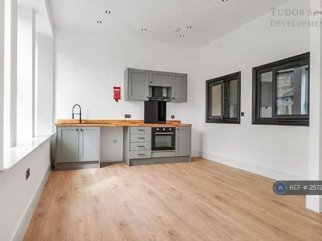 Apartment for rent in Bonegate, Brighouse
