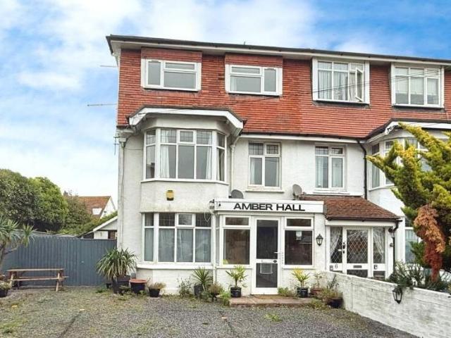 Flat for rent in Preston, Livermead
