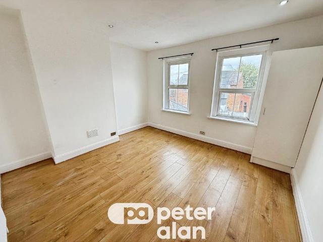 Apartment for rent in Birchgrove, Cardiff