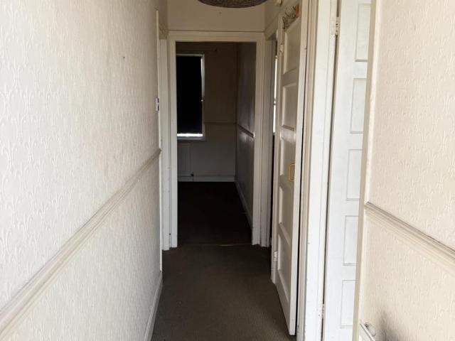 Flat for rent in Ilford, Gants Hill