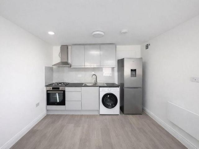 Apartment for rent in Kingsbury, Greater London