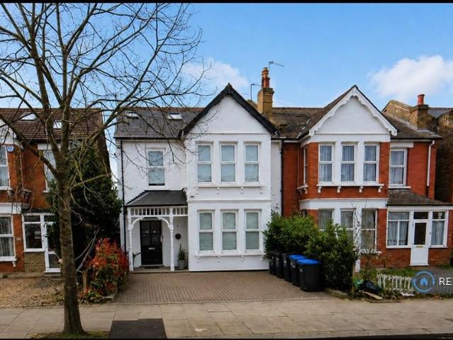Flat for rent in Palmers Green, Greater London