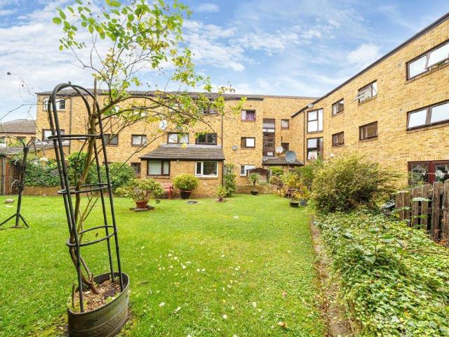 Flat for rent in Greater London