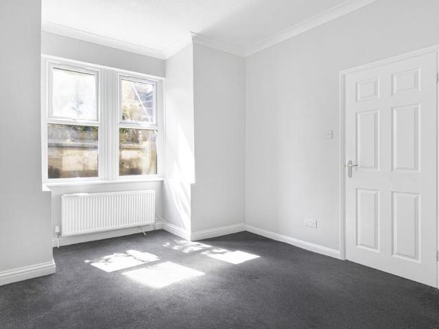 Apartment for rent in Worcester Park Estate, Monks Orchard