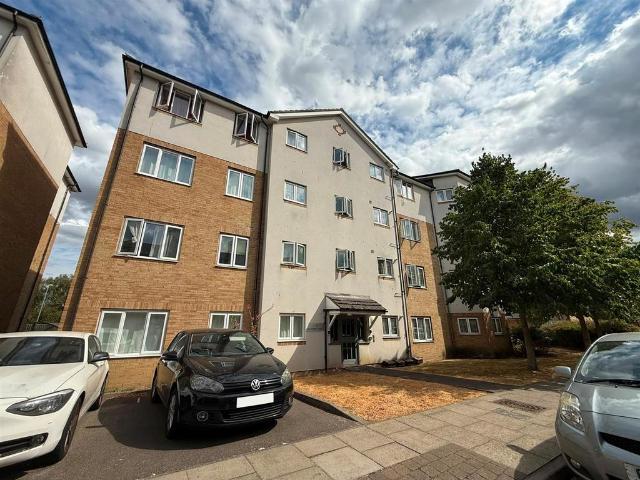 Flat for rent in Ponders End, Greater London