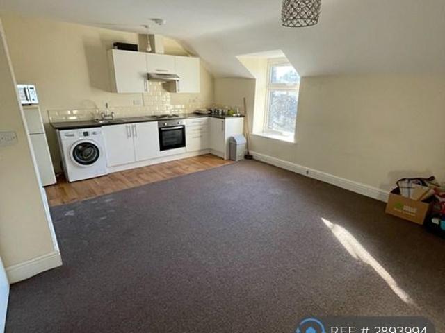 Flat for rent in Charlesworth, East Midlands