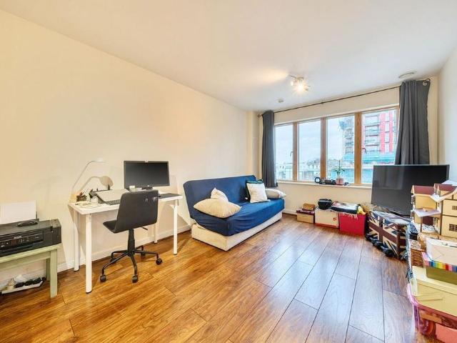 Apartment for rent in London Borough of Ealing, Greater London