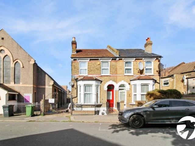 Flat for rent in London Borough of Lewisham, Ladywell