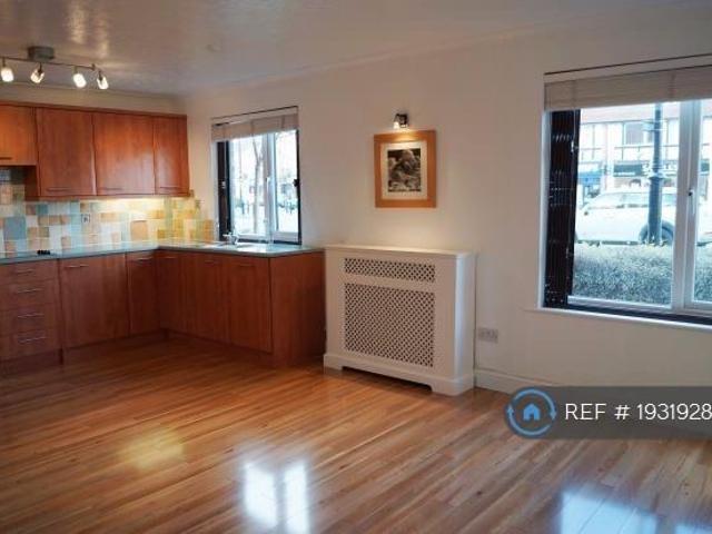 Flat for rent in Blackhills, Surrey