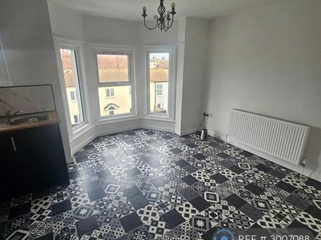 Apartment for rent in Southtown, Stokesby