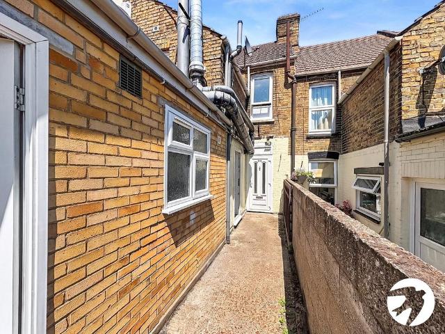 Flat for rent in Strood
