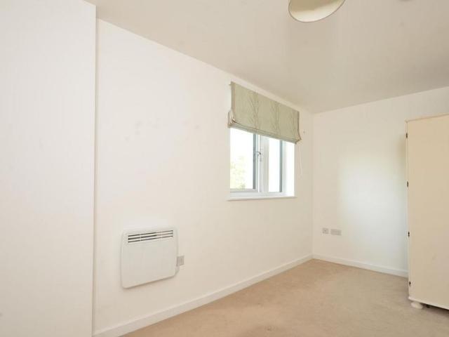 Apartment for rent in Horsell, Woking