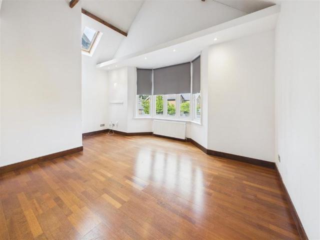 Apartment for rent in Lower Green Esher, Blackhills