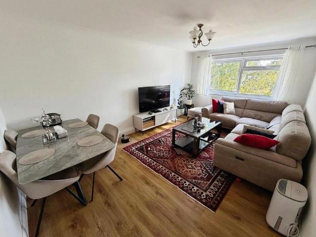 Apartment for rent in London Borough of Sutton, Greater London