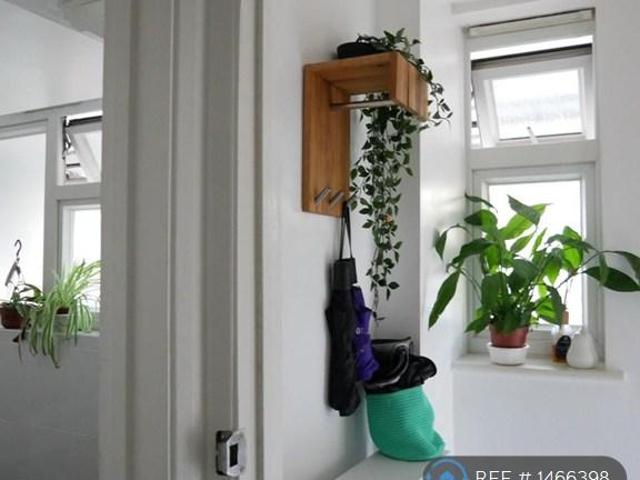 Flat for rent in Carshalton Beeches, Greater London