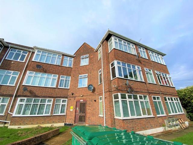 Flat for rent in Gants Hill, Greater London