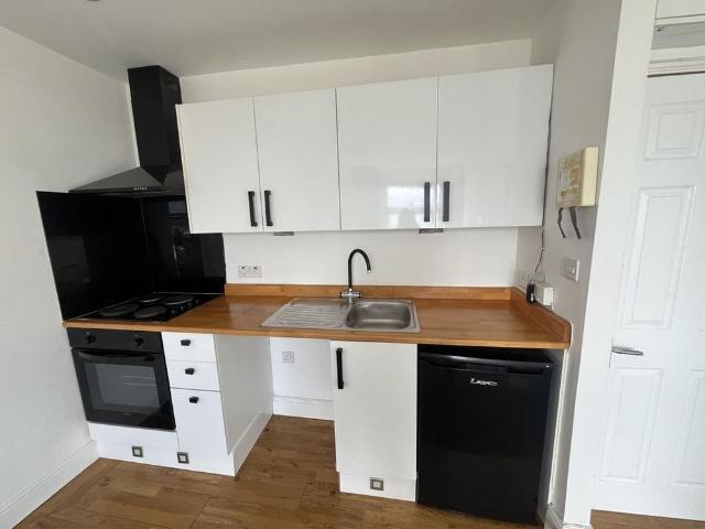 Apartment for rent in Oldway, Livermead