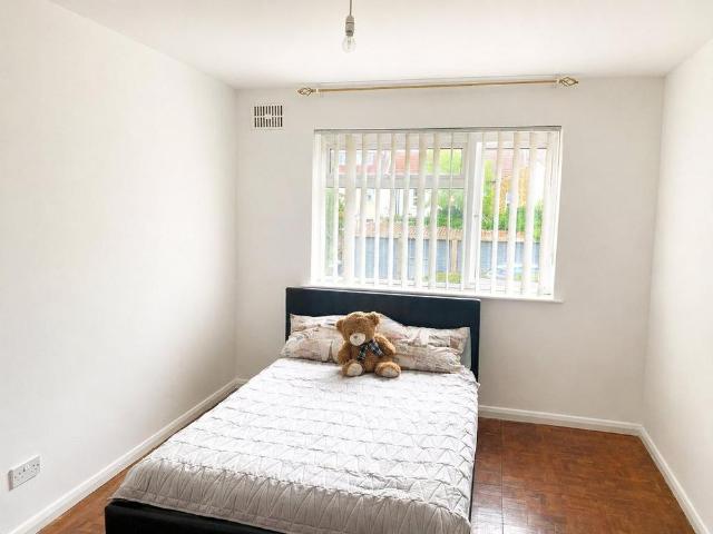 Apartment for rent in Shortlands, Greater London