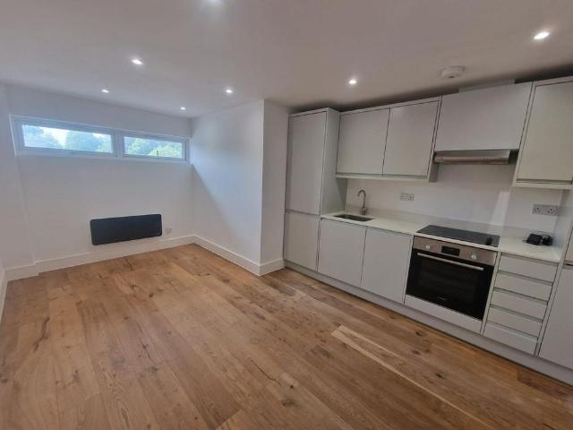 Apartment for rent in Chalkwell, Oad Street