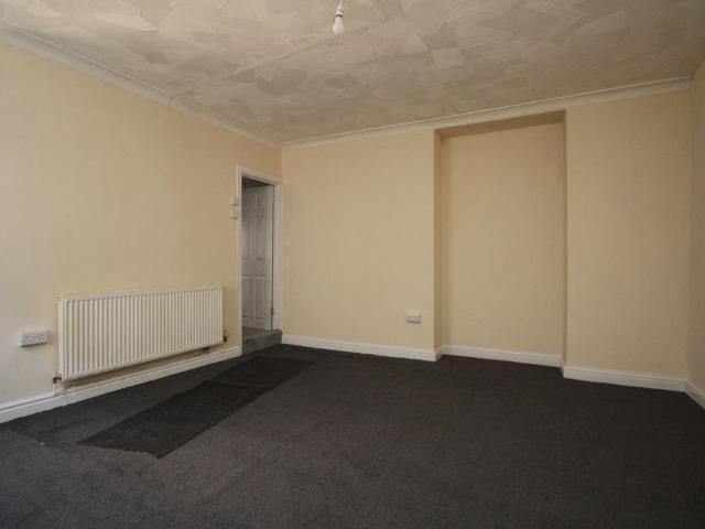 Apartment for rent in Tonyrefail, Coedely