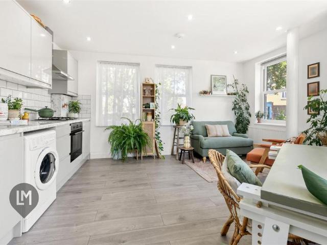 Apartment for rent in Southfields, Greater London