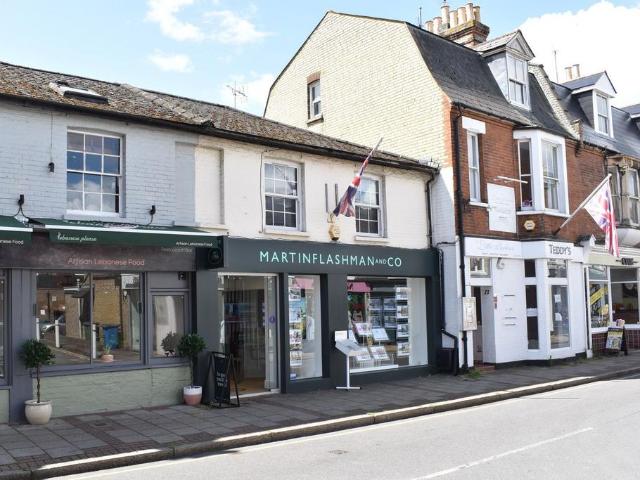 Flat for rent in Blackhills, Surrey