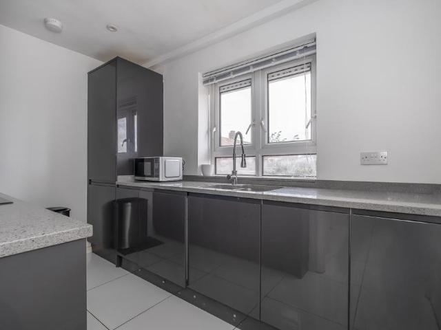 Flat for rent in Ham, Greater London