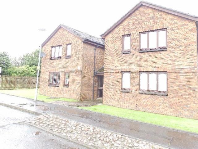 Flat for rent in Dean Park, Renfrew