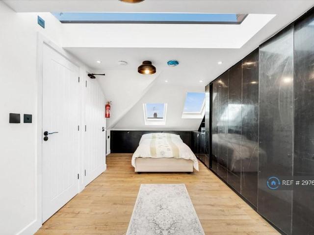 Apartment for rent in Lane, Greater London