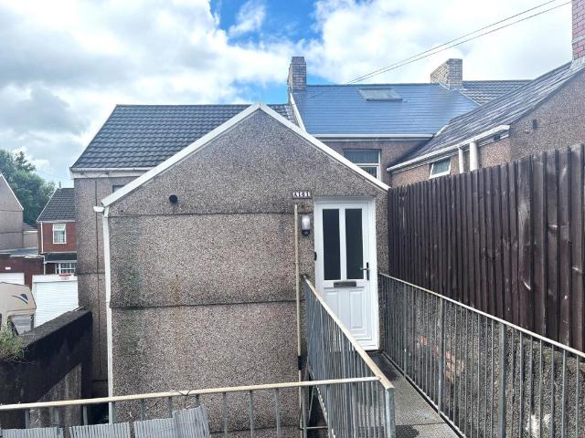 Flat for rent in Nangreaves, Wales