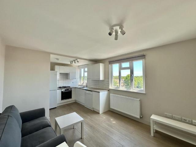 Flat for rent in Ickenham, Greater London