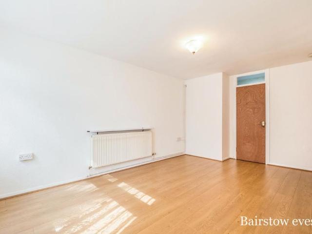 Apartment for rent in Gants Hill, Greater London