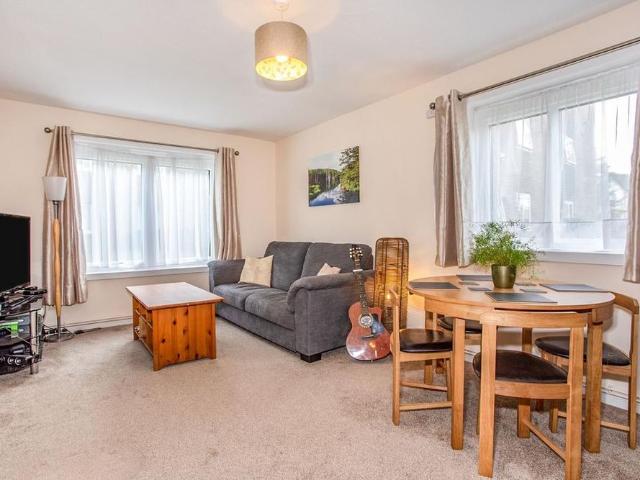 Apartment for rent in Red Hill, Surrey