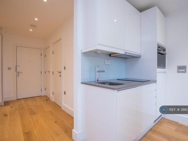 Flat for rent in Slough