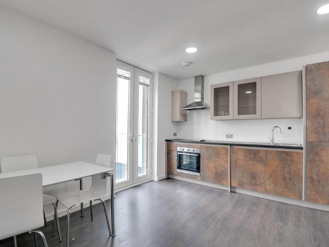Flat for rent in London Borough of Hounslow, Greater London