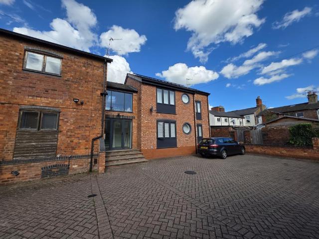Flat for rent in Baswich, Staffordshire