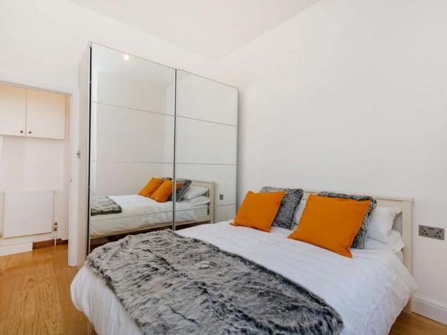 Apartment for rent in Falcon Estate, Greater London