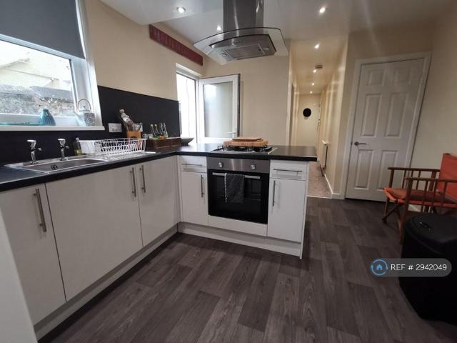 Flat for rent in Cattedown, Mount Wise