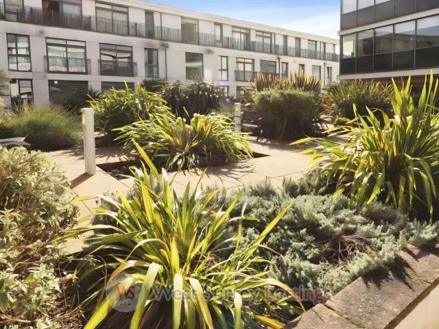 Flat for rent in Row Town, Surrey